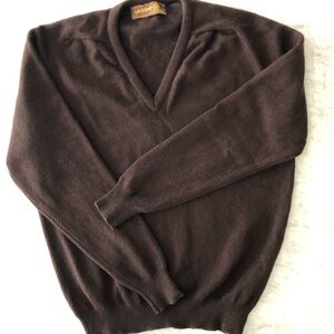 Lyle & Scott 100% Super Lambswool Dark Brown V-Neck Sweater
